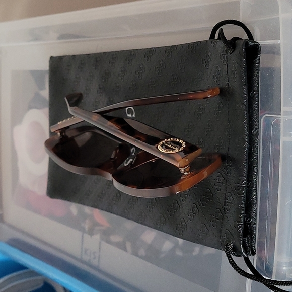 Guess Sunglasses - Picture 5 of 5